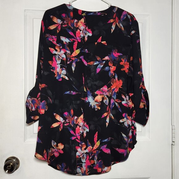 Torrid Gold Accent Zip Front Georgette Bright Floral Blouse - Size 2 (2X) - Picture 2 of 3